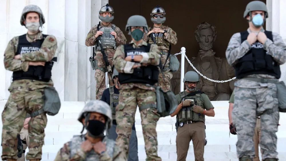 特朗普账号被封,总统弹劾,副总统彭斯,华盛顿警戒,拜登