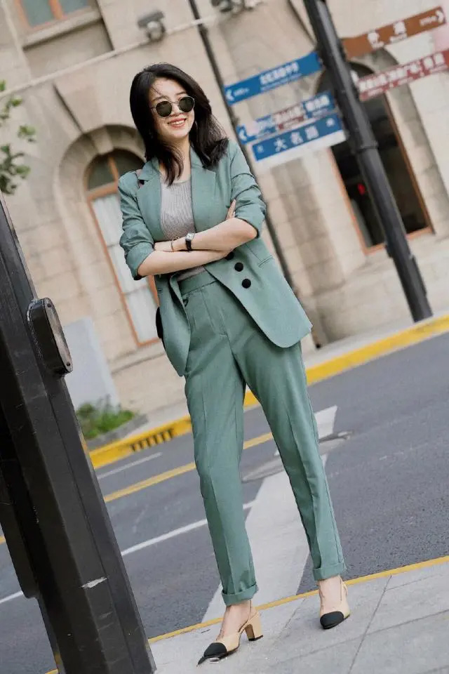 孟晚舟,孟晚舟职场女性穿搭,孟晚舟香奈儿同款,孟晚舟脚镣包,孟晚舟归国穿搭,孟晚舟大牌穿搭