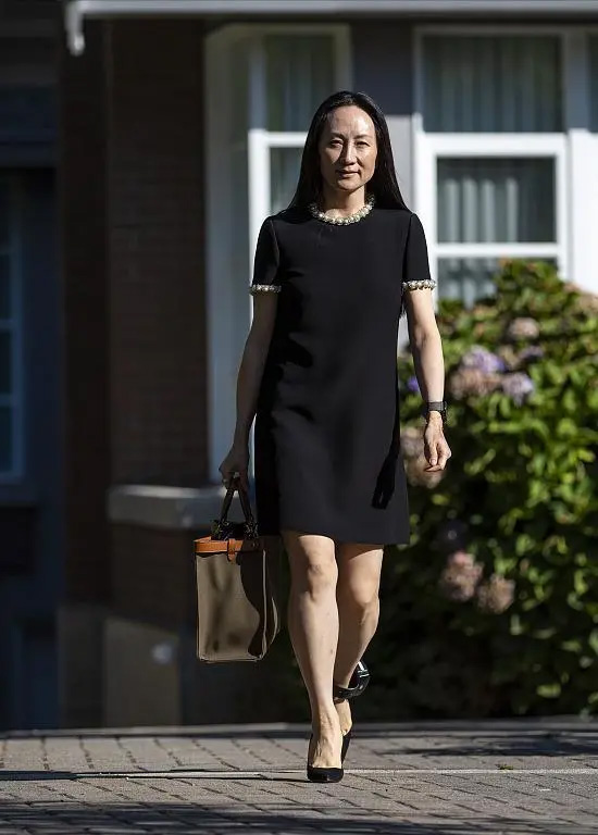 孟晚舟,孟晚舟职场女性穿搭,孟晚舟香奈儿同款,孟晚舟脚镣包,孟晚舟归国穿搭,孟晚舟大牌穿搭