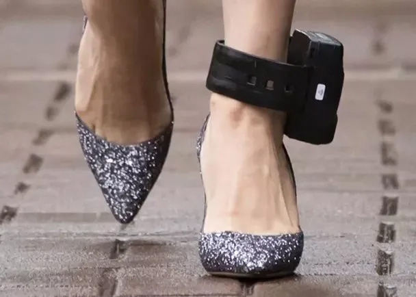 孟晚舟,孟晚舟职场女性穿搭,孟晚舟香奈儿同款,孟晚舟脚镣包,孟晚舟归国穿搭,孟晚舟大牌穿搭