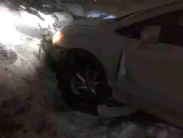 华人小哥遭抢劫,华人小哥以一敌三,华人亚裔自我防卫,华人小哥反杀劫匪,华人反暴力,华裔老奶奶遭重拳袭击,北美华人群体反歧视,海外遇难指南,华人夫妇以一敌五,华人餐馆老板暴揍劫匪,留学生击毙歹徒