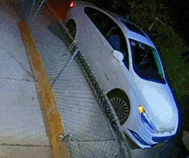 华人小哥遭抢劫,华人小哥以一敌三,华人亚裔自我防卫,华人小哥反杀劫匪,华人反暴力,华裔老奶奶遭重拳袭击,北美华人群体反歧视,海外遇难指南,华人夫妇以一敌五,华人餐馆老板暴揍劫匪,留学生击毙歹徒